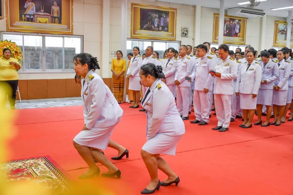 องค์การบริหารส่วนตำบลนากระตาม นำโดย นายชัชวาล ดำคำ นายกองค์การบริหารส่วนตำบลนากระตาม มอบหมายให้ นางจุรีรัตน์ ชูกรณ์ ผู้อำนวยการกองคลัง พร้อมด้วยพนักงานในสังกัด เข้าร่วมพิธีวางพวงมาลา เนื่องในวันนวมินทรมหาราช ในวันที่  ๑๓ ตุลาคม  ๒๕๖๘ ณ ศาลาประชาคมอำเภอท่าแซะ